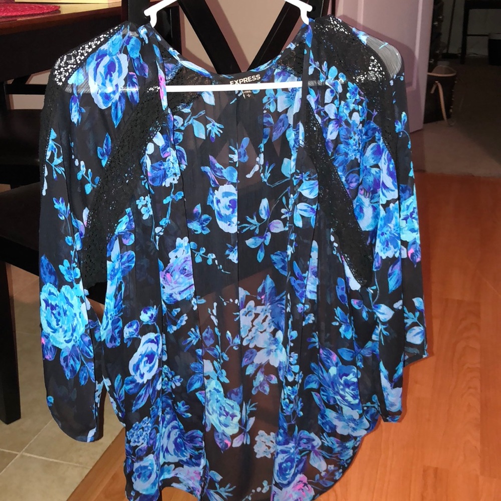 Express floral kimono. Size L